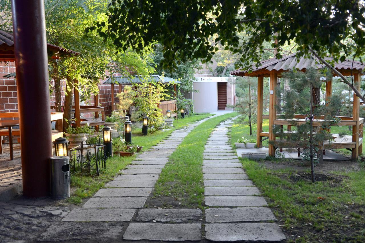 Dvin Hotel Pavlodar Exteriér fotografie